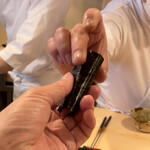 登喜和鮨 - 同じく大トロ剥がし手巻き