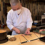 登喜和鮨 - 皮目に