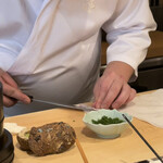 登喜和鮨 - 佐渡産マハタ軽く湯引きして更に丁寧にスライス