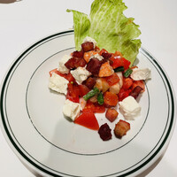 ウルフギャング・ステーキハウス 丸の内店 - コースのサラダ モッツァレラ追加