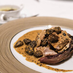 ル・マンジュ・トゥー - 【禽獸肉（ヴィヤンド、とりけだものゝにく）】、"羊肚菌（モリーユ、あみがさだけ）"