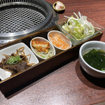 黒毛和牛一頭買い焼肉と炊き立て土鍋ご飯 市場小路 烏丸店 - 