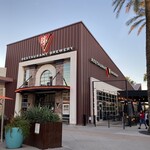 BJ's Restaurant & Brewhouse - お店♪