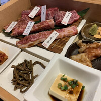 やきにくのバクロ 博多店 - 和牛三昧セットの布陣