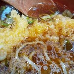 駅前芭蕉館 - 丼ぷりの直径を渡しこむ大きさの、堂々たるエビ天！