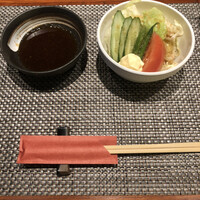 和風牛肉料理 まつもと - サラダとステーキソース