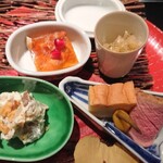 Hyakumidokoro Onjiki - 前菜。舞茸白和え。カステラ卵焼き、くわい、鴨ロース。鮟肝ゼリー。お猪口みたいな器は忘れてしまいました。(泣)