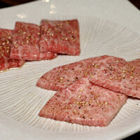 焼肉 拍手喝采 - 特選極上ロース、トモサンカク