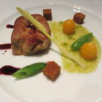 銀座 レカン - 自分はフォアグラのポワレを食用ほうずきのソースで。