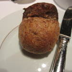 銀座 レカン - パンの中からヒマワリのシリアル。