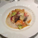 銀座 レカン - 妻はブルターニュ産オマール海老とセップ茸の皿。