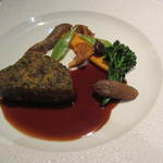 銀座 レカン - 妻のメインは滋賀の黒毛和牛フィレ肉のソテー。「キャフェ・ド・パリ」