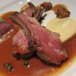 銀座 レカン - こちらはリブ。手で頂きました。