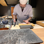 船橋 寿司 天 - 包丁というか刀を操る大将の姿はカッコよい！