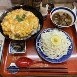 まごころ　手と手 - 淡路どりの親子丼（大盛り）＋宗田そうめん（豚となすのつけ麺仕立て）上から