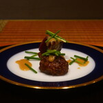 日本料理 幸庵 - 鹿つくねと鹿ロース肉の炙り 胡麻だれ仕立て