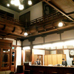 メインダイニングルーム 三笠 - 本館ロビー　木の格子が美しい天井