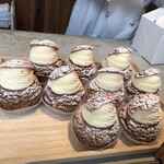 CHOUX - バニラフランボワーズシュークリーム（期間限定 2021年12月16日〜25日）