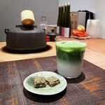 ハサボン - 抹茶ラテ　一口菓子付（880円）