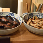 千代娘 - カウンターに並ぶおばんざい