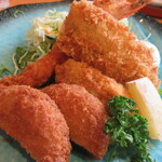 Ichiba Chokusou Meshidokoro Ichi - エビフライ、アジフライ、白身魚フライ、ハムカツ