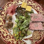 ヨナサルウテ - 前菜の盛り合わせ。