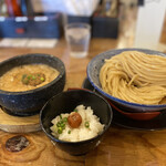 下品なぐらいダシのうまいラーメン屋 - 