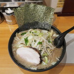 横浜ラーメン てっぺん家 - 野菜ラーメン800円＋中盛100円