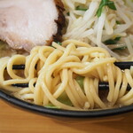 横浜ラーメン てっぺん家 - 自家製の麺