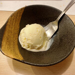 かっすい亭 - デザートのバニラアイス
