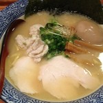 鶏白湯ラーメン