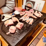 葛城 - 溶岩プレートで焼きます♪