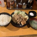 伝説のすた丼屋 - 合盛定食です。（2021年12月）