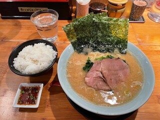 家系ラーメン 山下醤造 - 山醤ラーメン＋白ごはん小