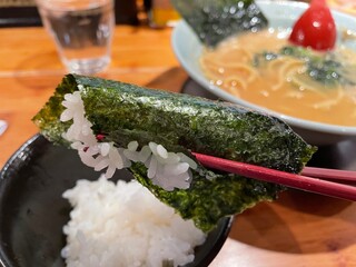 家系ラーメン 山下醤造 - 白ごはんをの海苔巻き