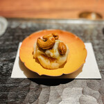 きう - 煮帆立、ゆり根、ペッパー生麩、カンボジアのカシューナッツ