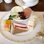 インペリアルバイキング サール - デザート。タルトもショートケーキもアイスも全部おいしい。