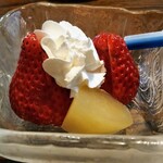 うなぎ 川松 - 甘いイチゴのデザート