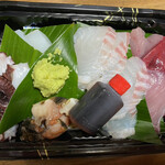 東和鮮魚 - タコ、イカ、タイ、ハマチ、サザエ刺身