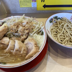ガッツリラーメン いち豚 - ミニ豚つけ麺変更（ニンニク、ヤサイ、アブラ、アレ）アレはワンタン