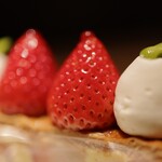 ペストリーショップ ドーレ (横浜ベイシェラトン ホテル&タワーズ) - 綺麗なイチゴと、トトロのようなマスカルポーネチーズ