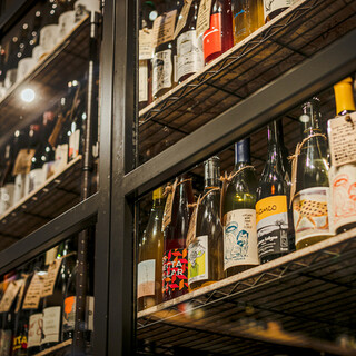 Over 10 types of natural wines from around the world by the glass and 100 types by the bottle.
