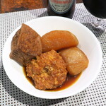 Fa Weifuratto - 華味おでん 揚げ豆腐（￥150）・大根（￥150）・獅子頭（￥200）。獅子頭は、食べ応えのある肉団子
