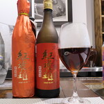 Fa Weifuratto - 紹興酒「紅琥珀」無濾過（￥750）。ほんのり温めてグラスで提供、これからの季節にぴったりの包容感
