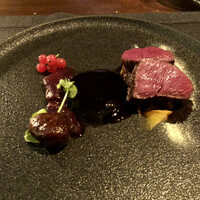TRATTORIA CREATTA - メインの蝦夷鹿うちもも肉の岩塩包み
