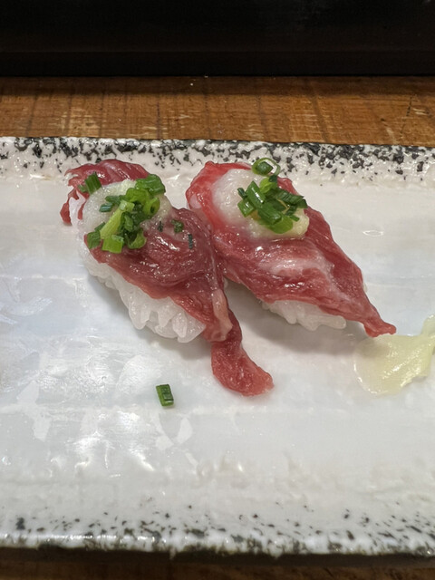 Niku Zushi to Motsu-nabe Take Ninjoyatai Yamanoteten