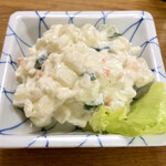 鶴亀 - ポテトサラダ 320円。