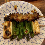 やきとり 鳥勢 - かわ 170円、ししとう 170円。タレがまた堪らん。