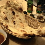 レストラン ザクロ - 2012.12 巨大なナン