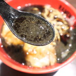 豚系 麺家いろは - 富山ブラックらーめんのスープ